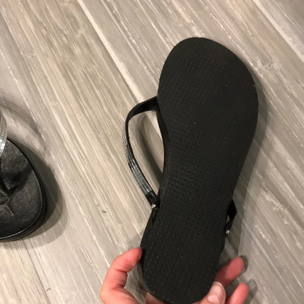 Bakers silver and black thong sandal, size 7.5